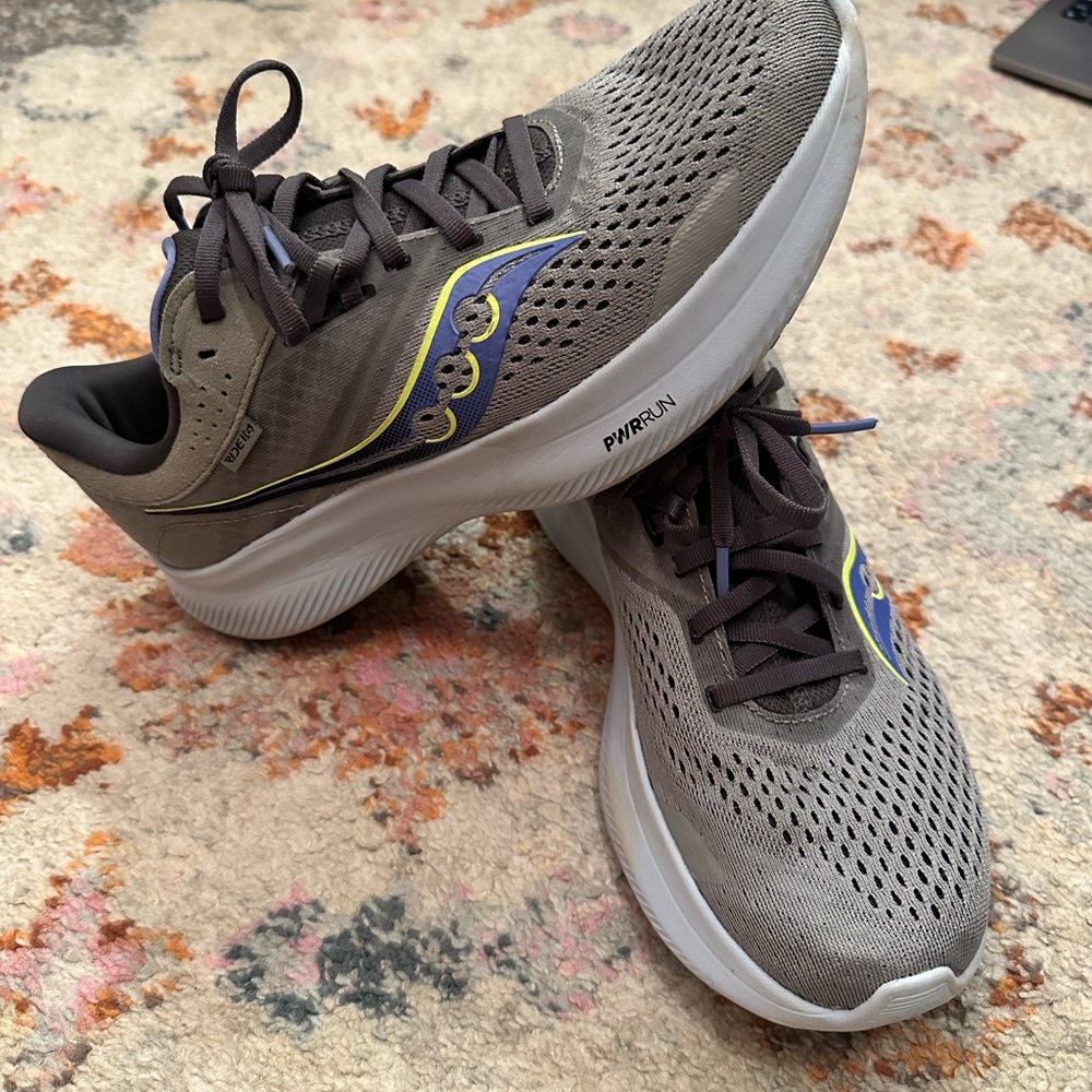 Saucony women's Gray ride 16 Running Shoes